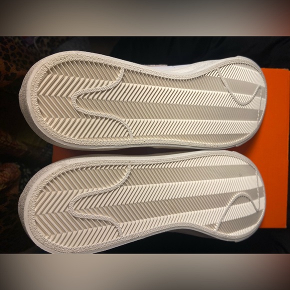 NWOT - Blazer MID ‘77 VNTG - Black, White, Sail, Iron/Ore - Picture 6 of 6